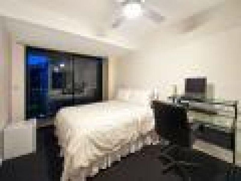 24 Slatyer Avenue, Bundall QLD 4217