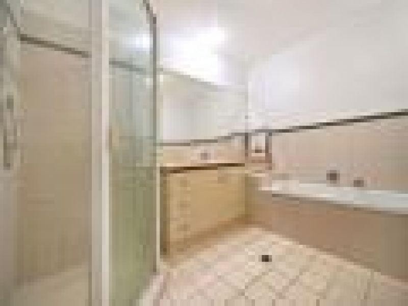 24 Slatyer Avenue, Bundall QLD 4217