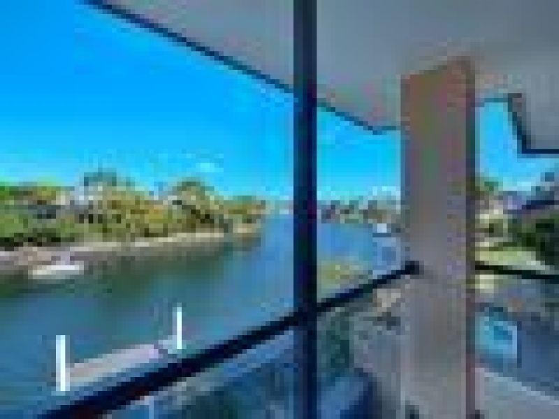 24 Slatyer Avenue, Bundall QLD 4217