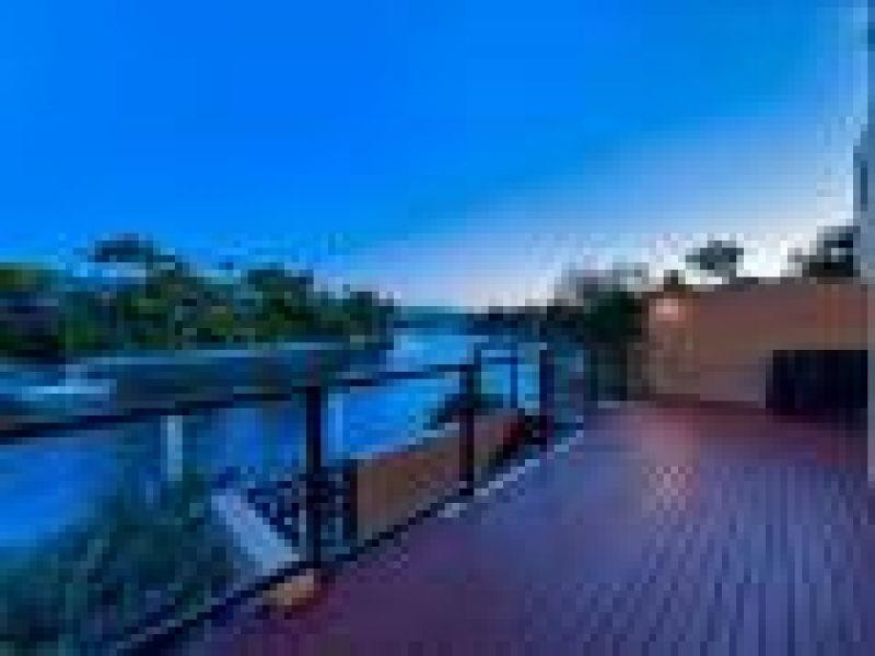 24 Slatyer Avenue, Bundall QLD 4217