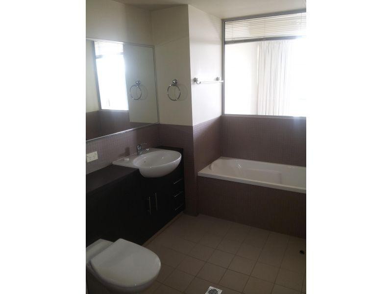 360 Marine Parade, Labrador QLD 4215