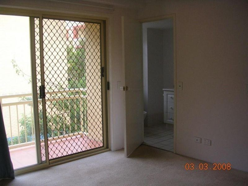 36 ALEXANDRA AVE, Broadbeach QLD 4218