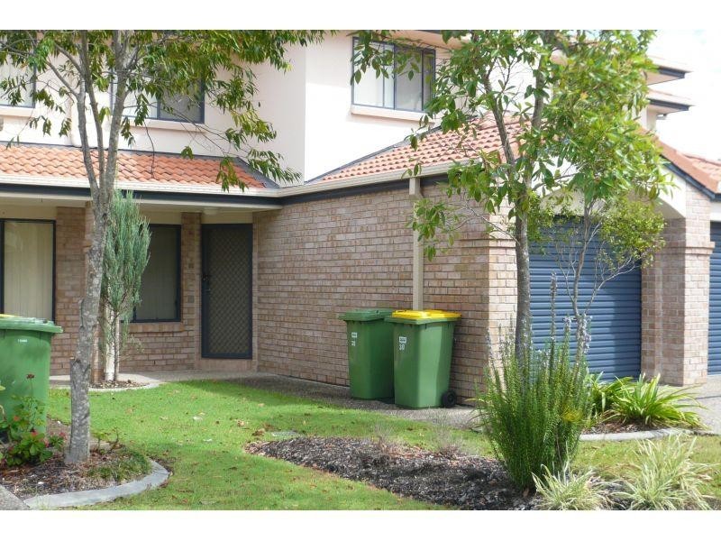 Town house 30/2 Bos Drive, Coomera QLD 4209