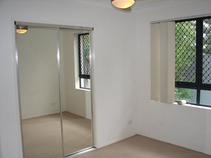 5/6 Fifth Avenue, Burleigh Heads QLD 4220