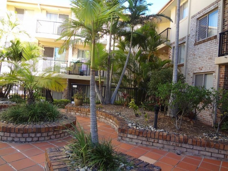 13/14 14 SpendeloveSt/12 Lloyd Street, Southport QLD 4215