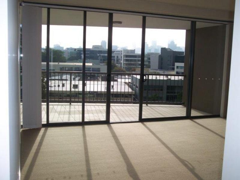 1064/18 Manning Street, Milton QLD 4064