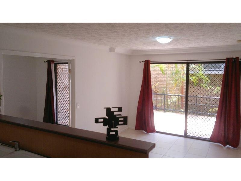 27 Chester Terraces, Southport QLD 4215