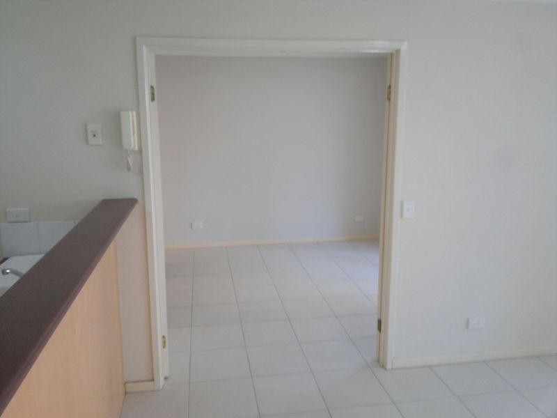 27 Chester Terraces, Southport QLD 4215