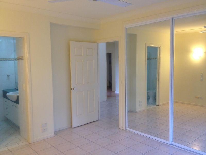 34 Albicore Street, Mermaid Waters QLD 4218