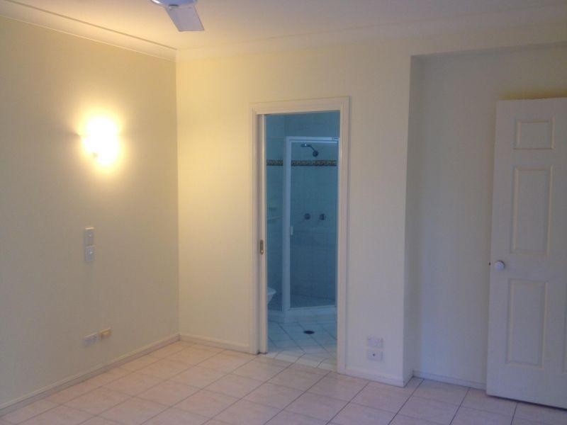 34 Albicore Street, Mermaid Waters QLD 4218