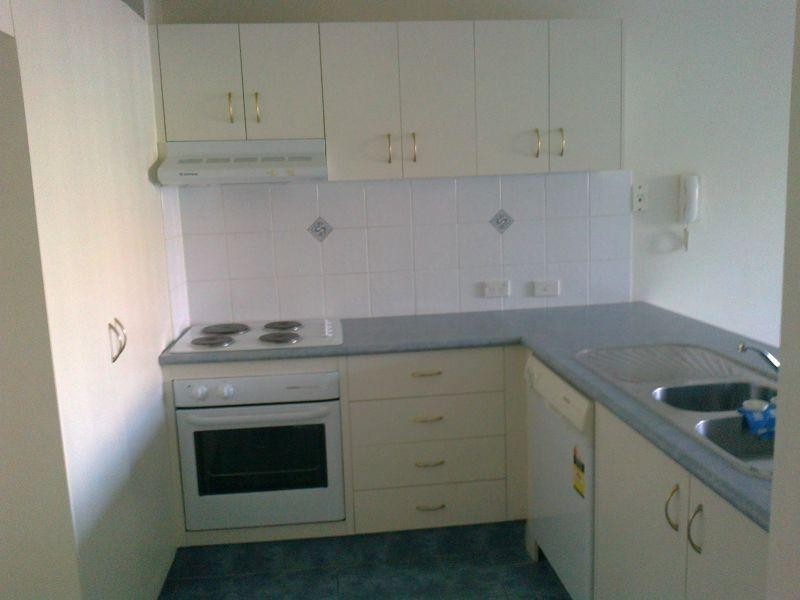 30-36 Burra Street, Chevron Island QLD 4217