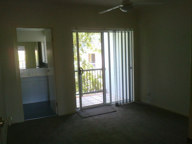 30-36 Burra Street, Chevron Island QLD 4217