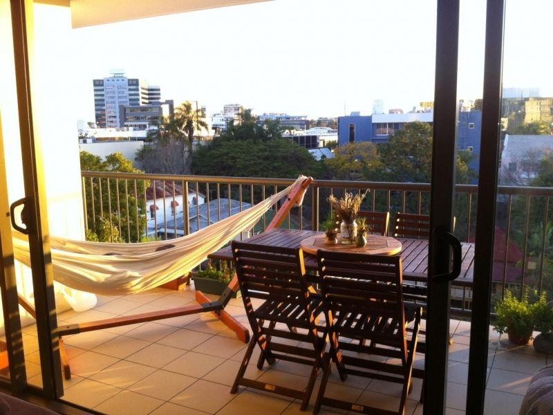 1076/18 Manning Street, Milton QLD 4064