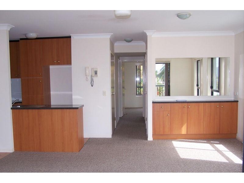 16-24 Purli Street, Chevron Island QLD 4217