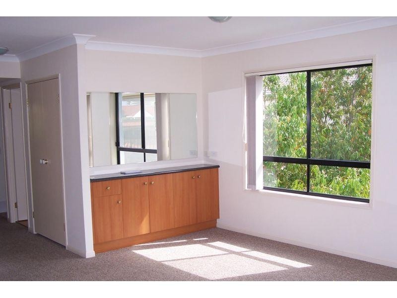 16-24 Purli Street, Chevron Island QLD 4217