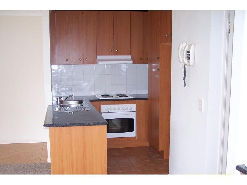 16-24 Purli Street, Chevron Island QLD 4217