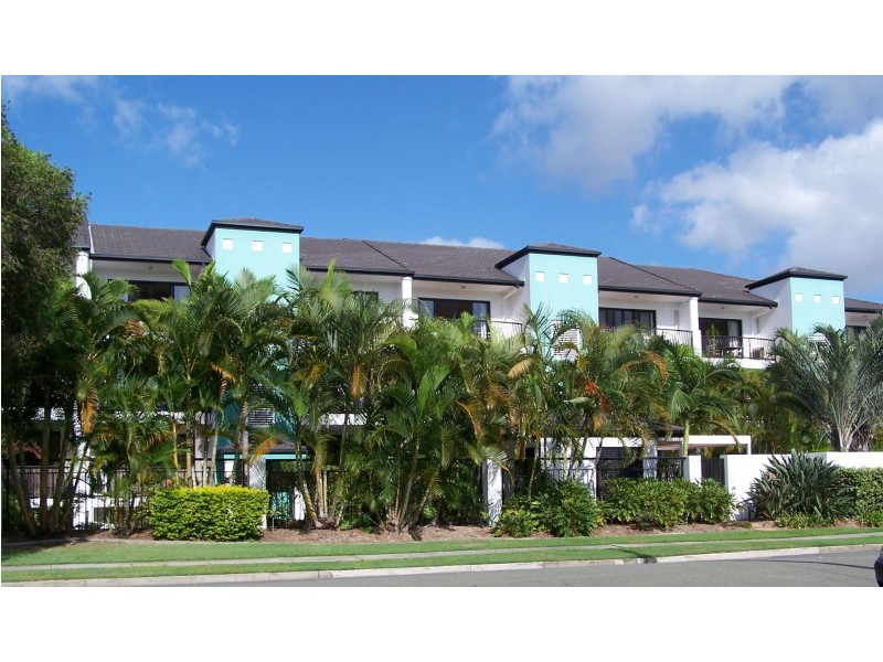 16-24 Purli Street, Chevron Island QLD 4217