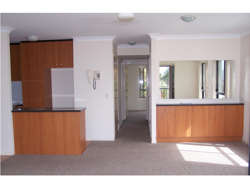 16-24 Purli Street, Chevron Island QLD 4217