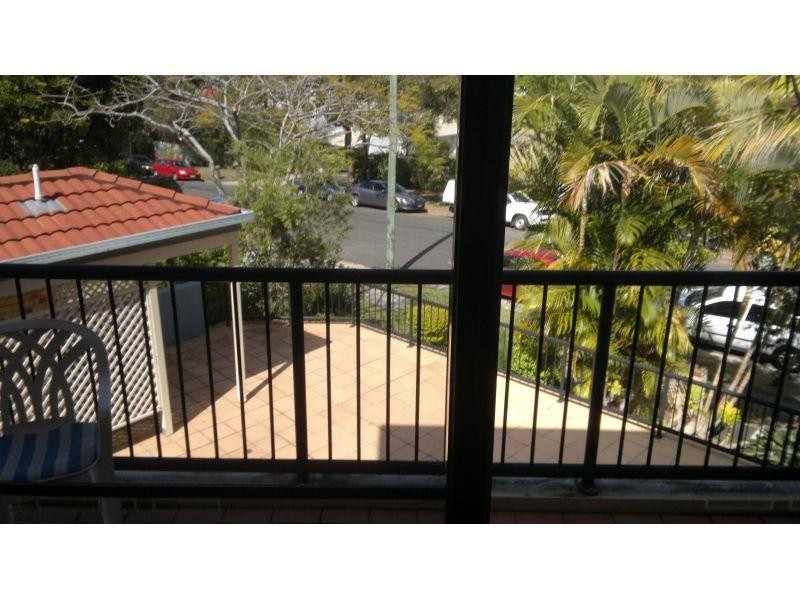 27 Chester Terraces, Southport QLD 4215