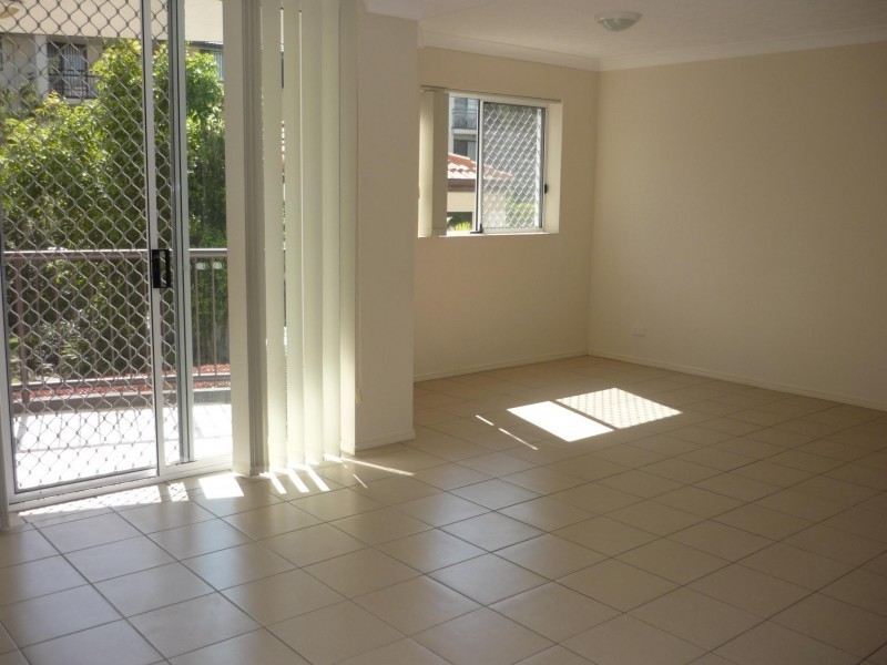 UN/132 High Street, Southport QLD 4215