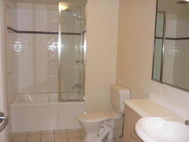 UN/132 High Street, Southport QLD 4215