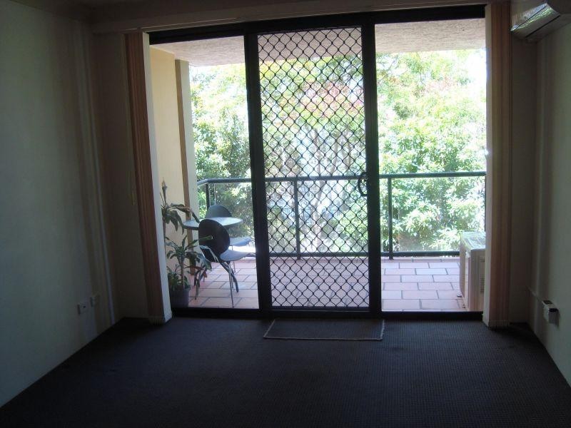 24 Slatyer Avenue, Bundall QLD 4217