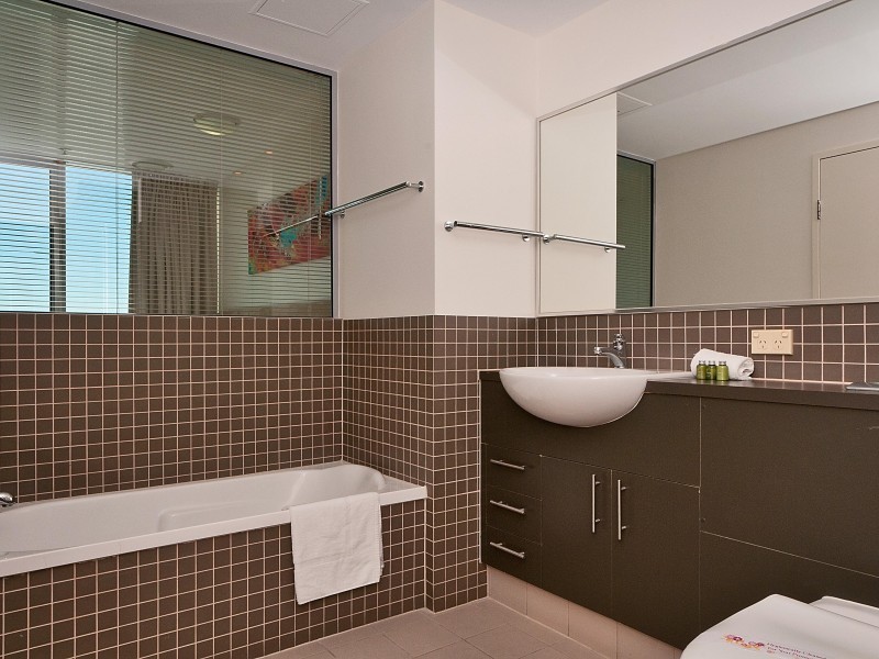 360 Marine Parade, Labrador QLD 4215