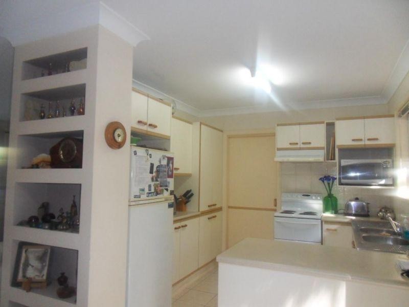 33 Lowanna Drive, Ashmore QLD 4214