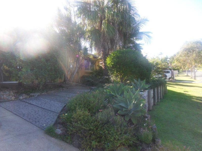 33 Lowanna Drive, Ashmore QLD 4214