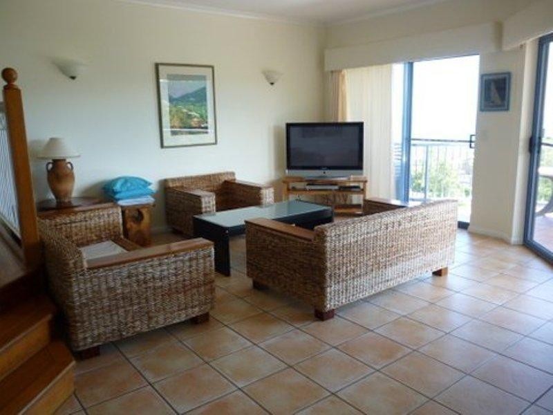 10/2 Nara Avenue, Airlie Beach QLD 4802