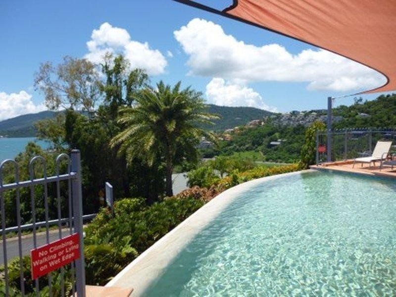 10/2 Nara Avenue, Airlie Beach QLD 4802