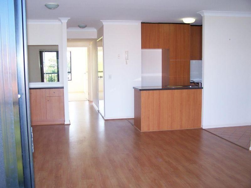 16-24 Purli Street, Chevron Island QLD 4217