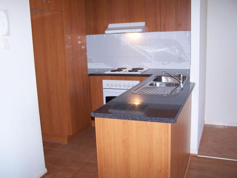 16-24 Purli Street, Chevron Island QLD 4217
