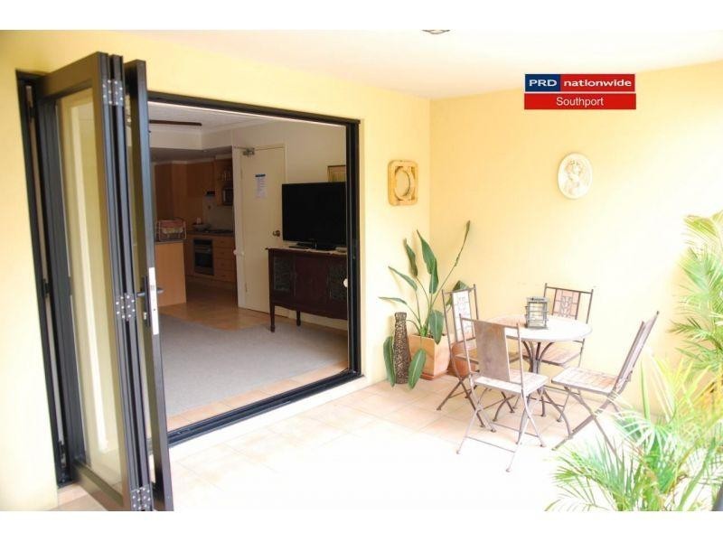 8 Lloyd Street, Southport QLD 4215