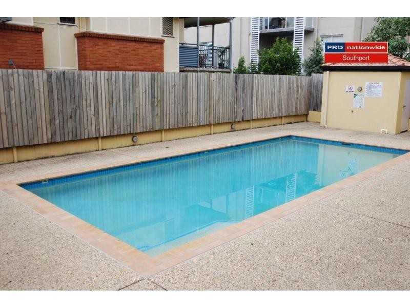 8 Lloyd Street, Southport QLD 4215