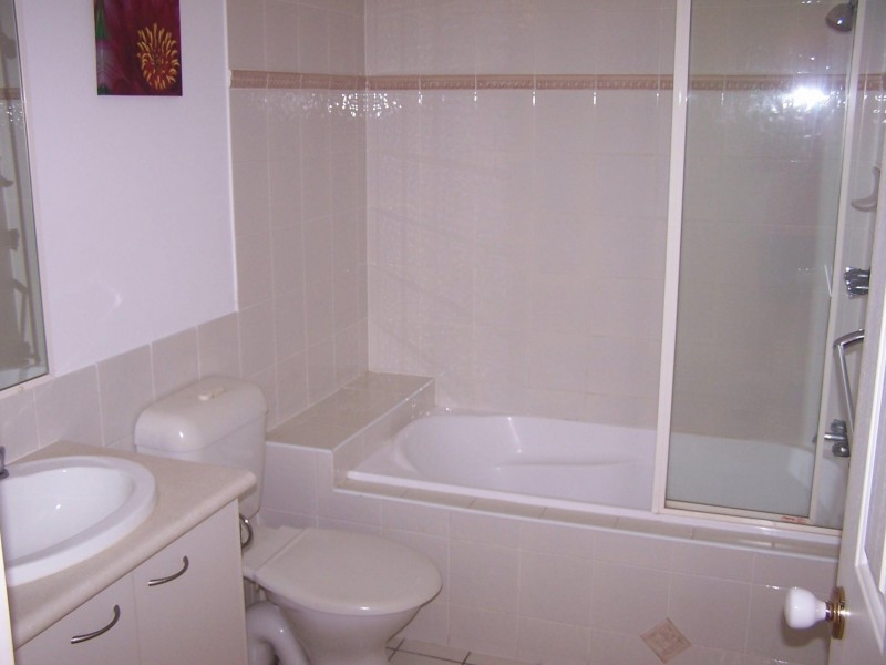 60/316 Long St East, Graceville QLD 4075