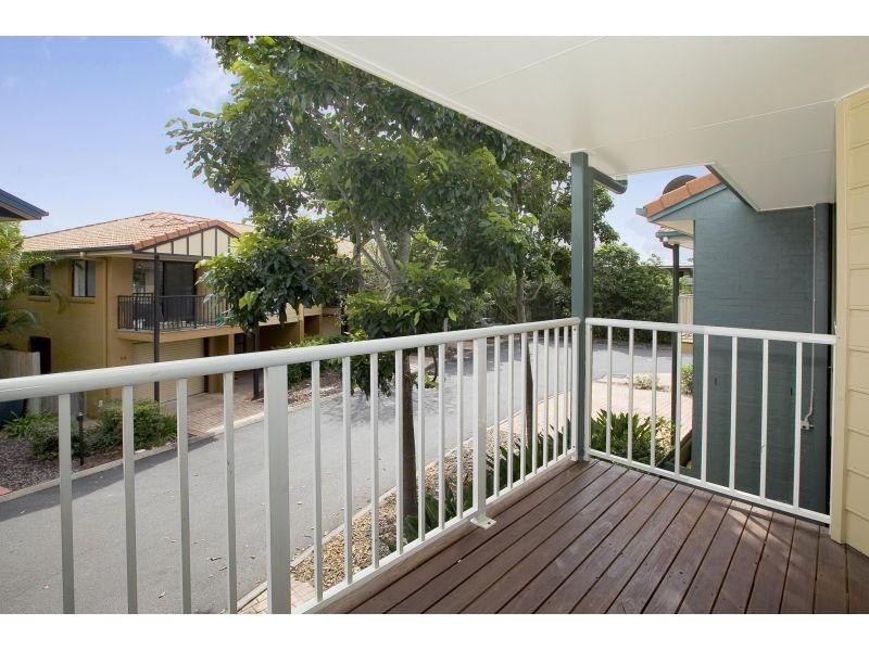 60/316 Long St East, Graceville QLD 4075