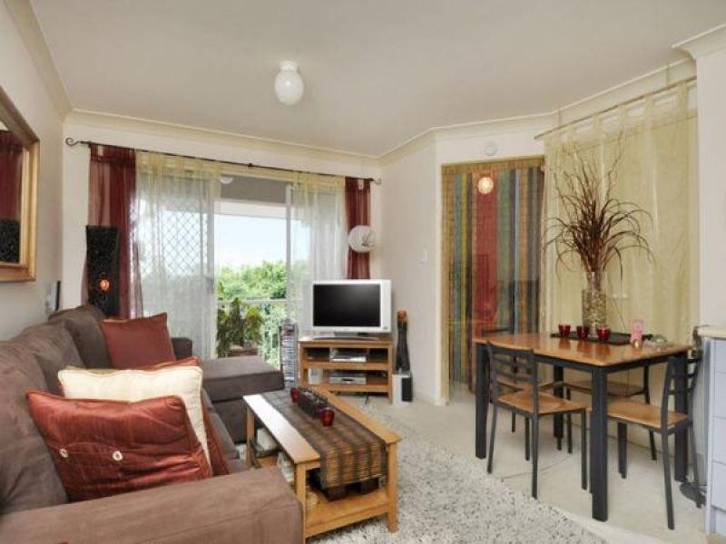 7-9  Illawong Street, Chevron Island QLD 4217