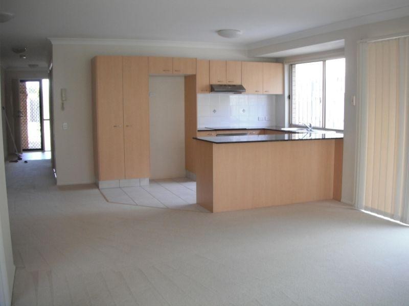 8/2 Bos Drive, Coomera QLD 4209