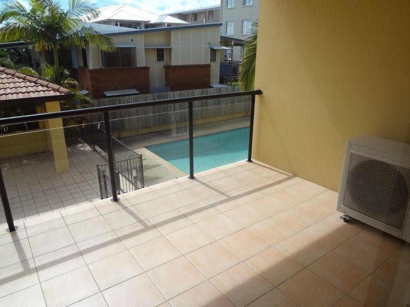 8 Lloyd Street, Southport QLD 4215