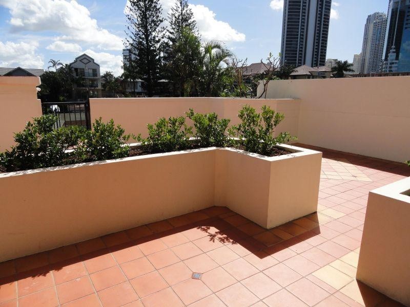 12 Paradise Island, Surfers Paradise QLD 4217