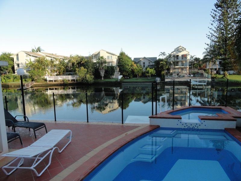 4/12 Paradise Island, Surfers Paradise QLD 4217