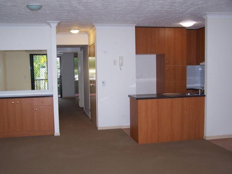 16-24 Purli Street, Chevron Island QLD 4217