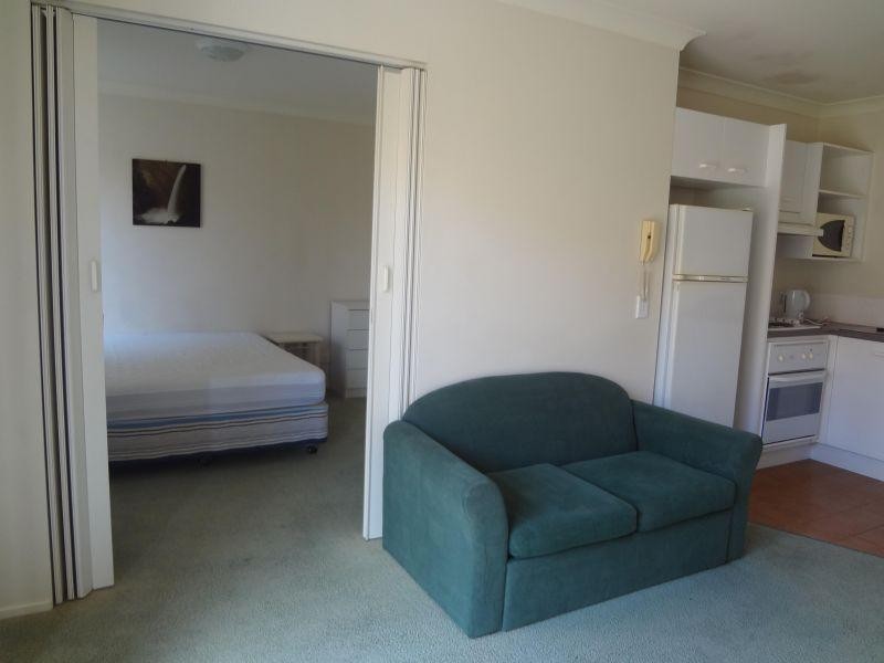 1 bed/12 Lloyd Street, Southport QLD 4215