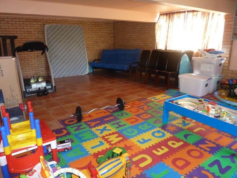 19 Belfort St, Stafford Heights QLD 4053