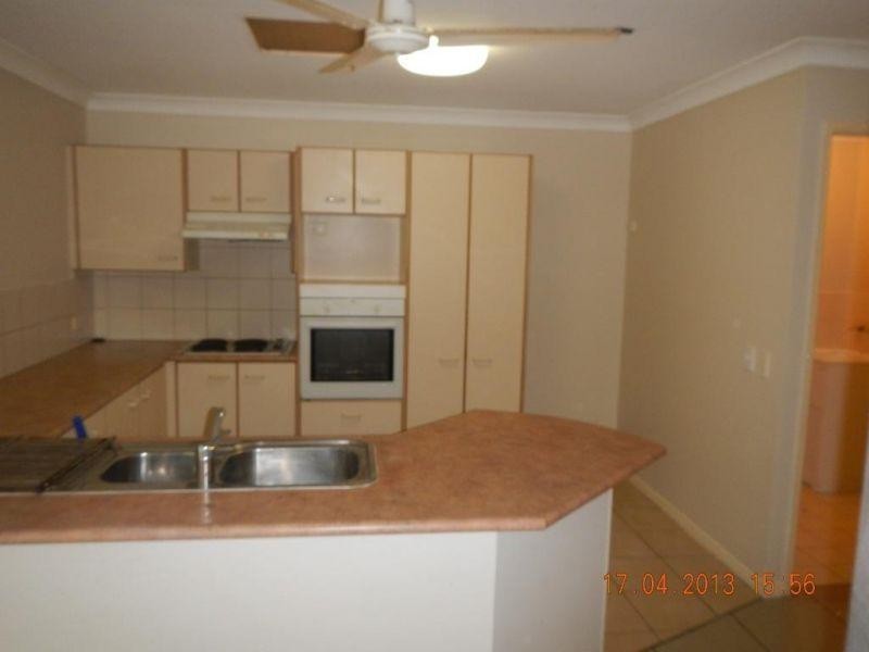 2/7 Stombird Pl, Carrara QLD 4211