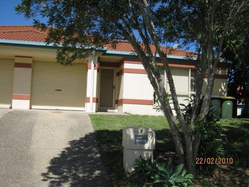 2/7 Stombird Pl, Carrara QLD 4211