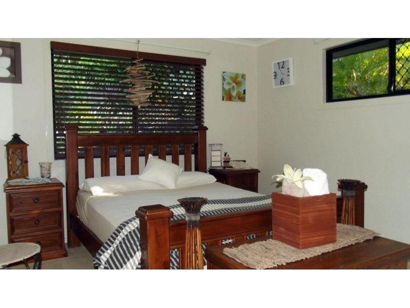 9 Bellona Court, Pacific Pines QLD 4211