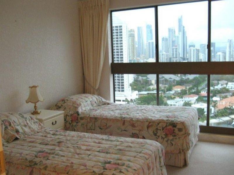 109/2 Admiralty Drive, Paradise Waters QLD 4217
