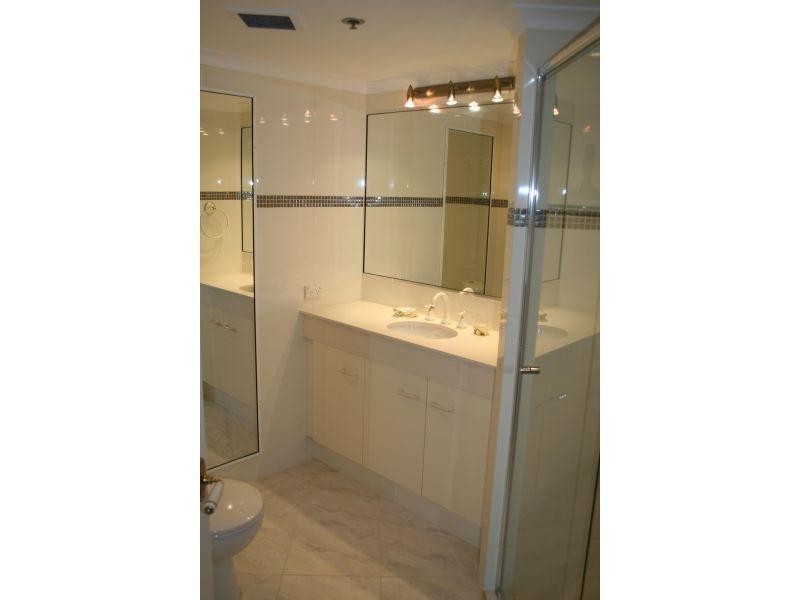 109/2 Admiralty Drive, Paradise Waters QLD 4217